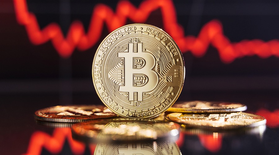 Bitcoin Falls Below $100k as Long-Term Holders Sell 815k BTC